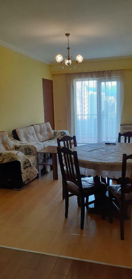 Paradise Apartment Батуми Екстериор снимка