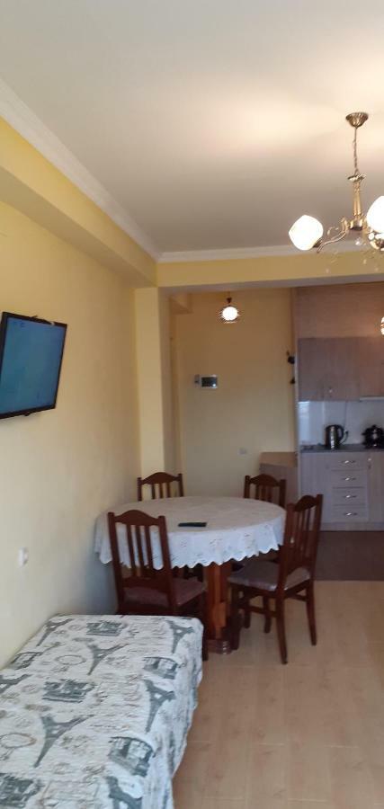 Paradise Apartment Батуми Екстериор снимка
