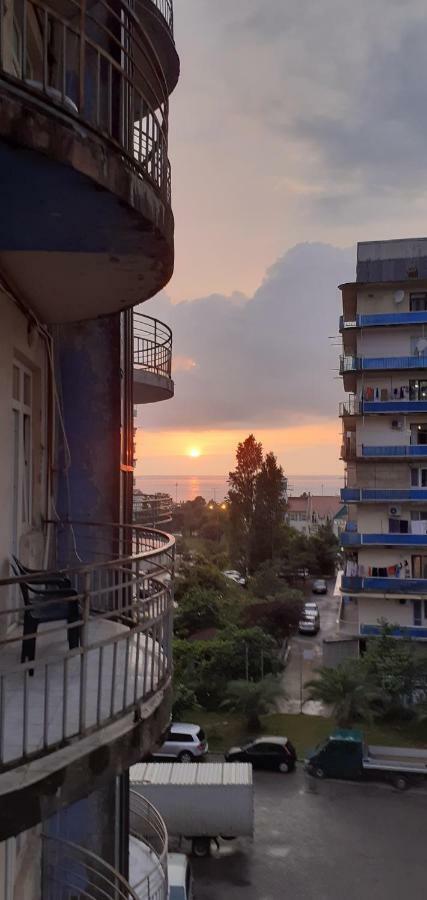 Paradise Apartment Батуми Екстериор снимка