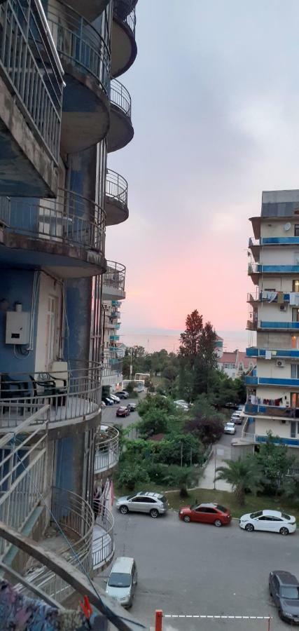 Paradise Apartment Батуми Екстериор снимка